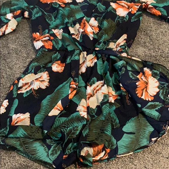 ‼️ SOLD ‼️Floral romper 🌞 - Picture 2 of 3